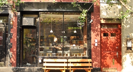 NYC Hotspot Find: Taïm Falafel & Smoothie Bar | meltingbutter.com